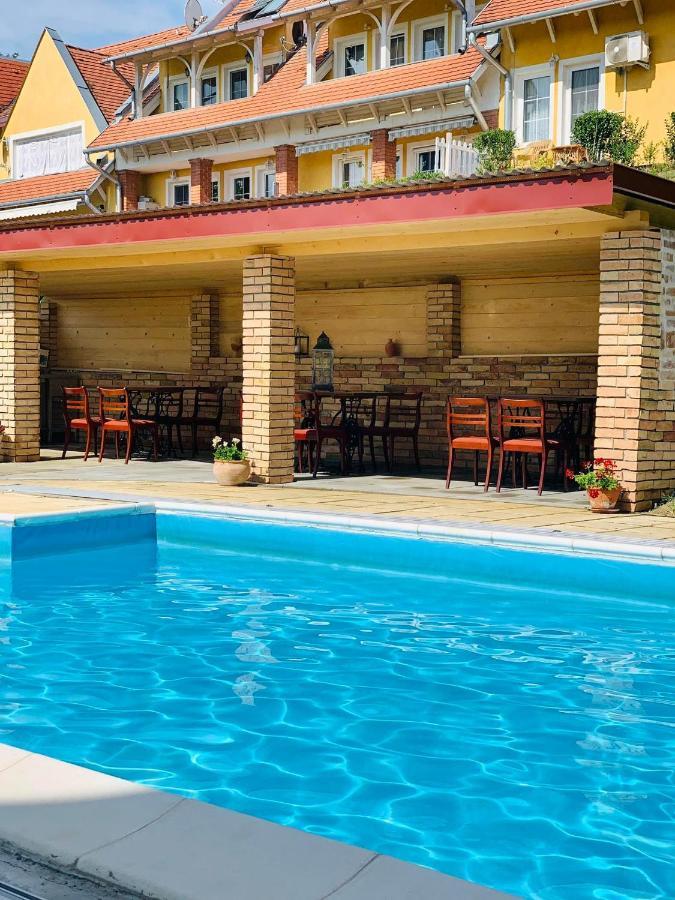 Lilium Villa Heviz Bagian luar foto