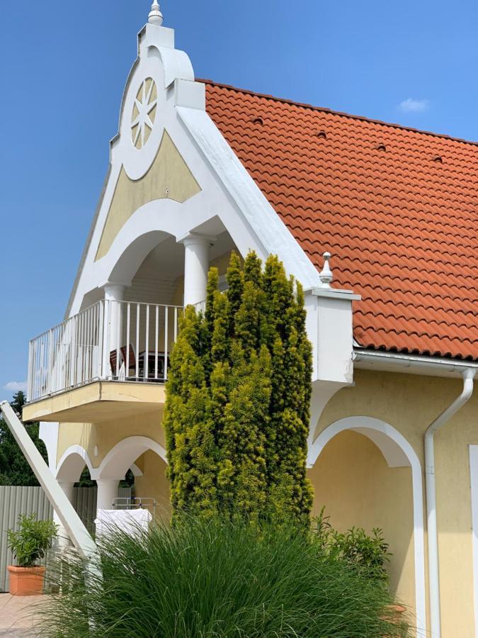 Lilium Villa Heviz Bagian luar foto